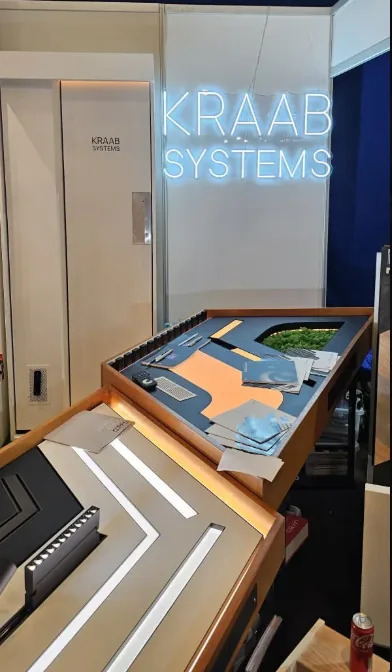 KRAAB SYSTEMS neoonsilt stendi kohal